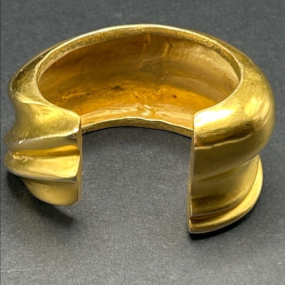 VTG 1980s Matte Modernist Gold Cuff Bracelet Signed Designer Runway - Picture 3 of 13